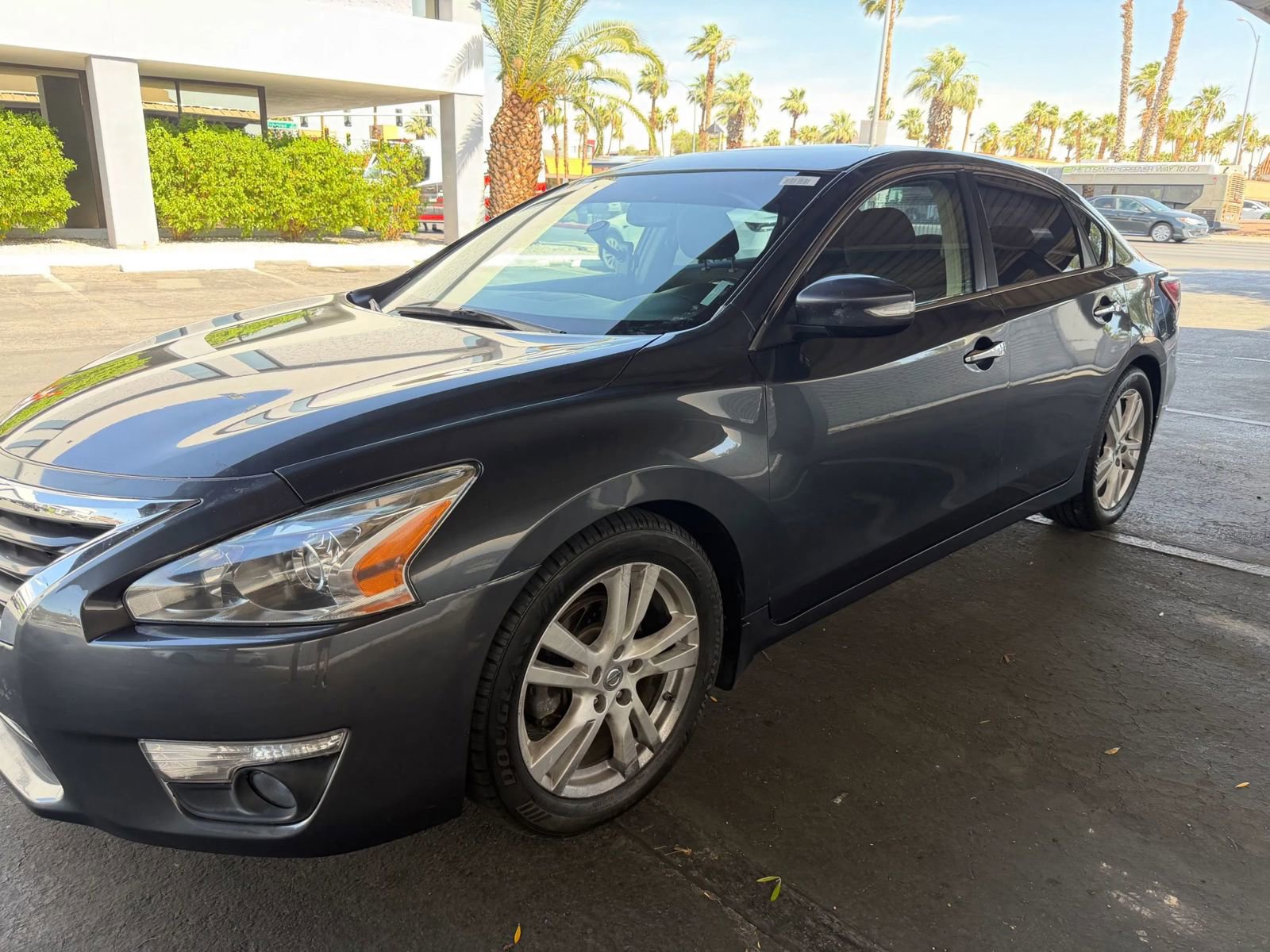Used 2013 Nissan Altima 3.5 SV FWD image 2