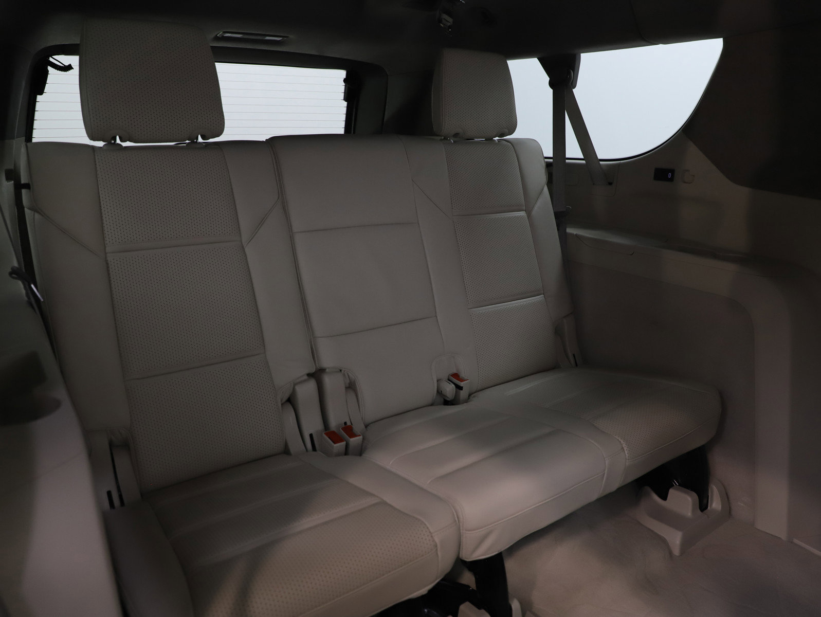 Used 2024 Cadillac Escalade ESV Sport Platinum w/ LPO, ONYX Package image 14