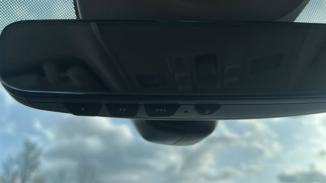 Used 2025 Volkswagen Taos SEL image 20