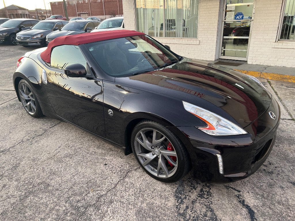 Used 2015 Nissan 370Z Touring Sport image 2
