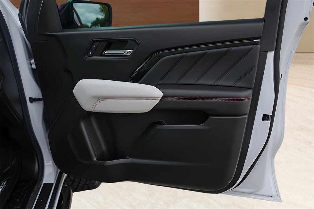 Used 2024 GMC Canyon AT4X image 30