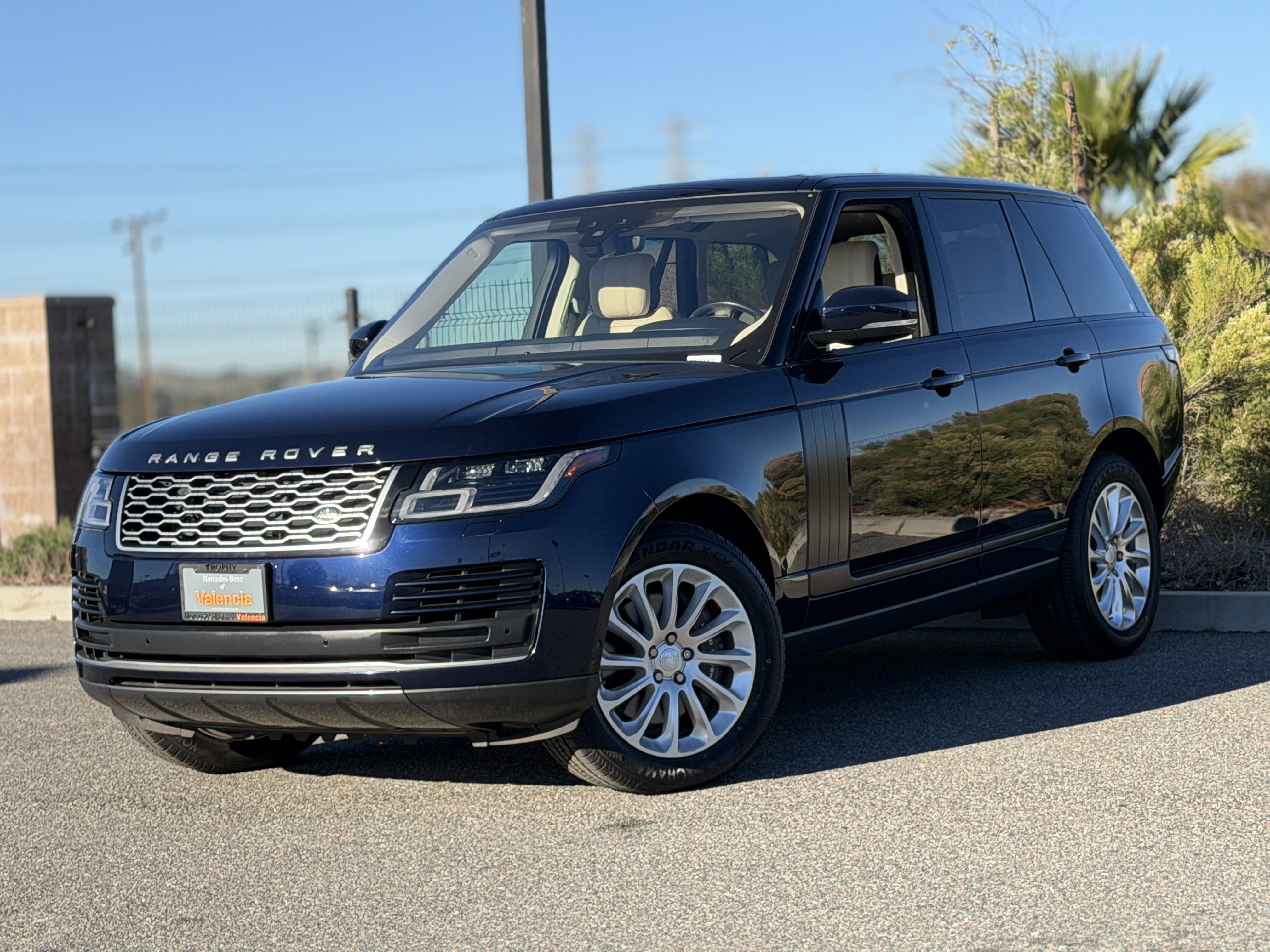 Used 2020 Land Rover Range Rover HSE image 2