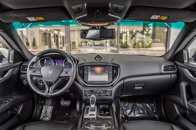 Used 2016 Maserati Ghibli RWD image 3