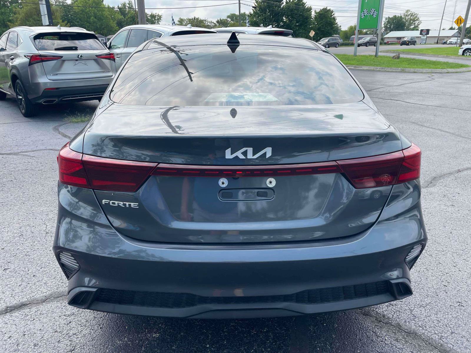 Used 2023 Kia Forte LXS w/ LXS Technology Package FWD image 8