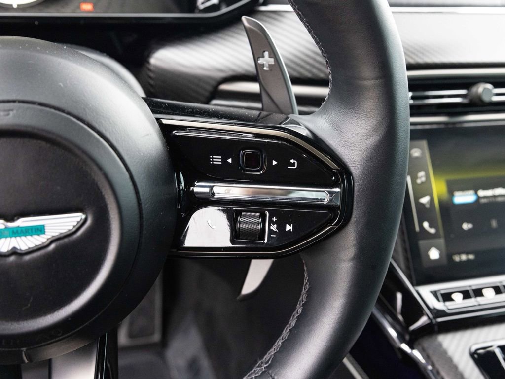 Used 2025 Aston Martin V8 Vantage Coupe image 31