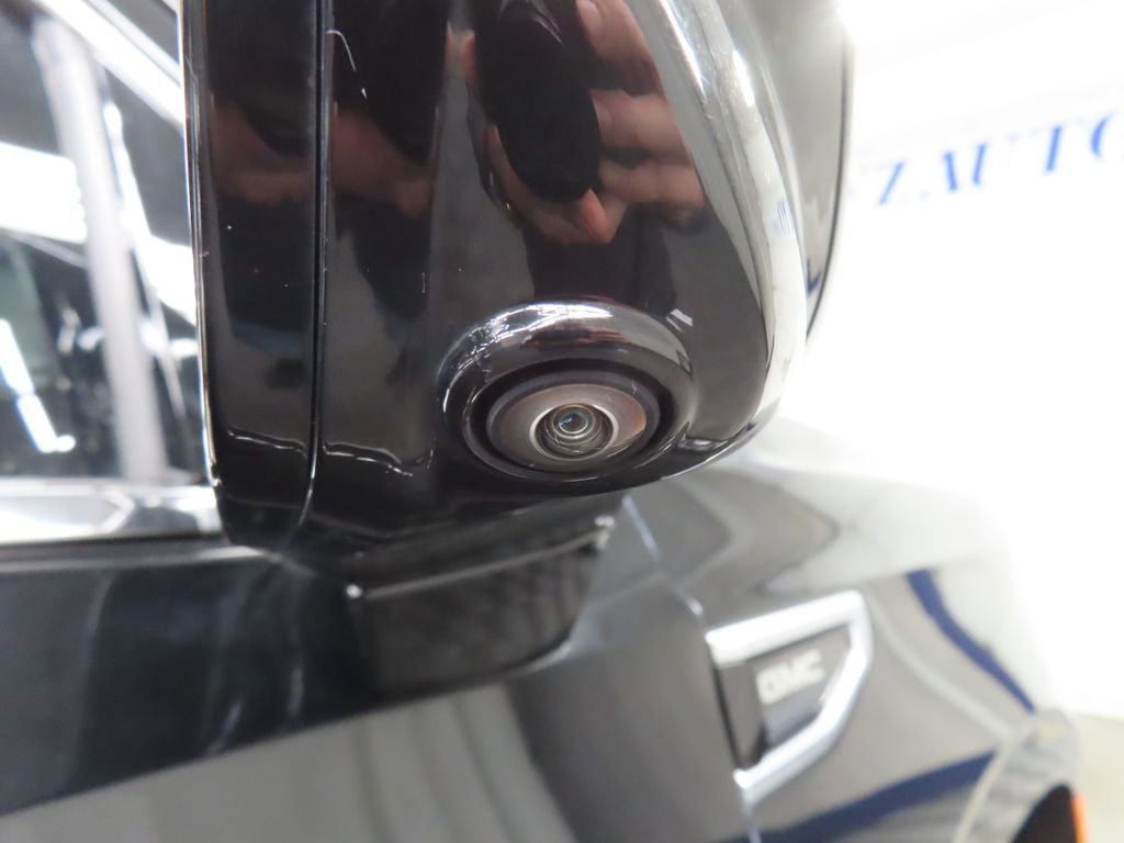 Used 2021 GMC Yukon Denali w/ Denali Premium Package image 55