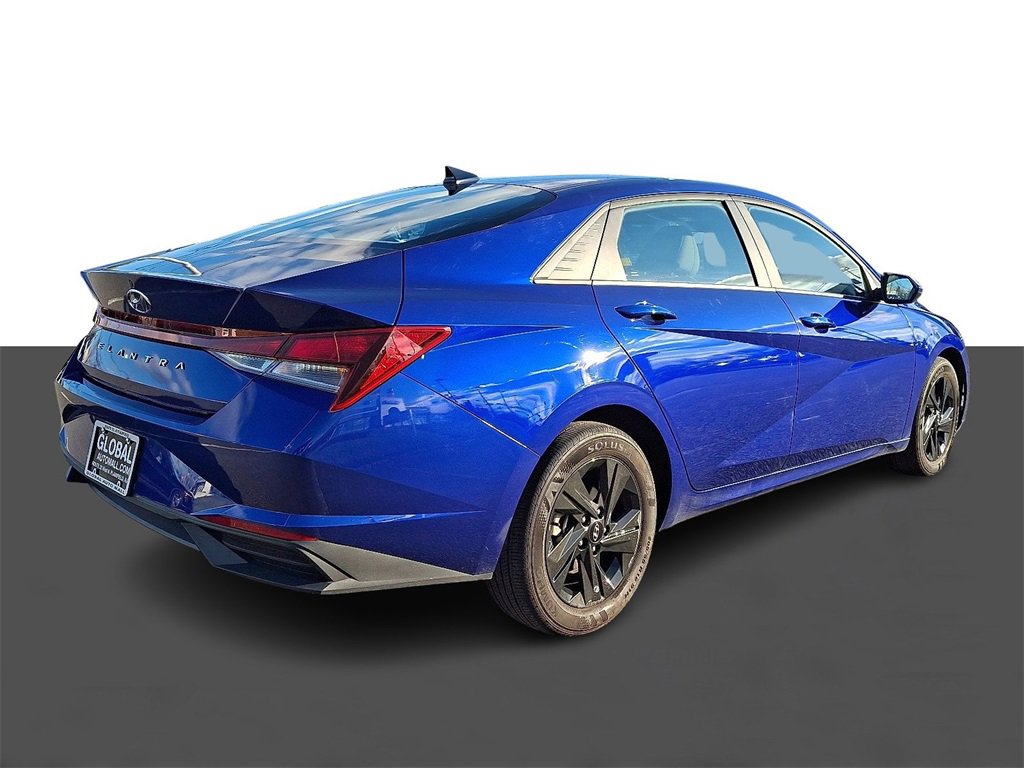 Used 2023 Hyundai Elantra SEL w/ Cargo Package image 7