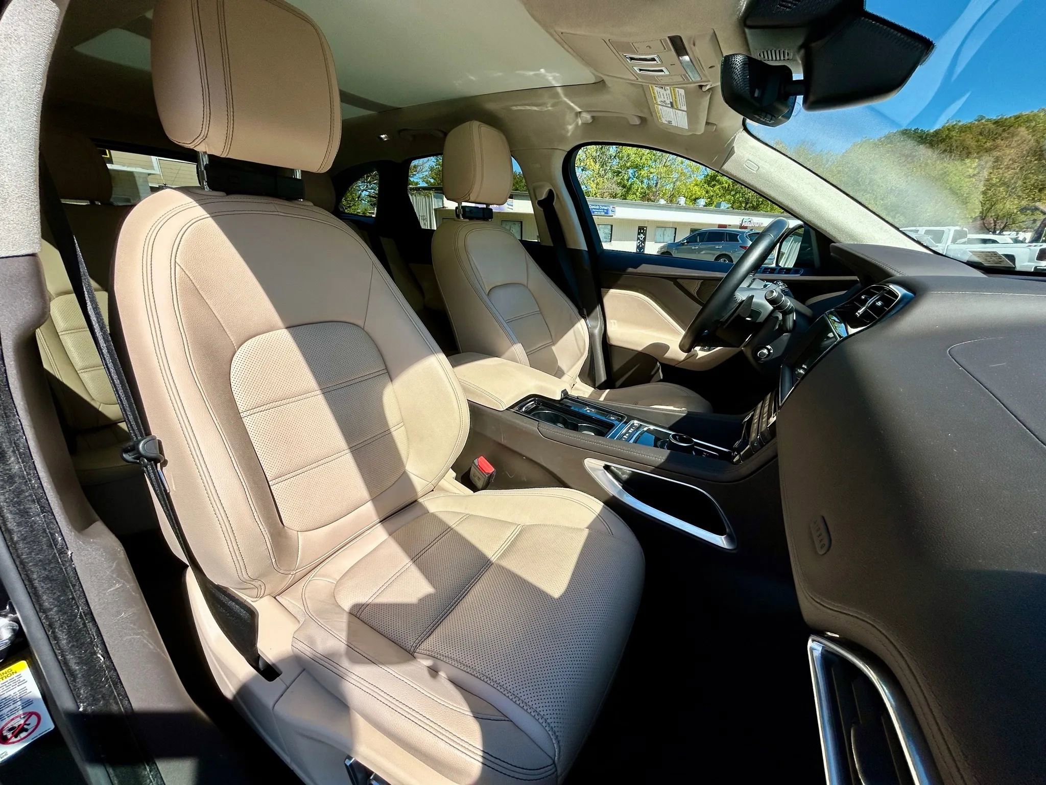 Used 2020 Jaguar F-PACE Prestige image 18