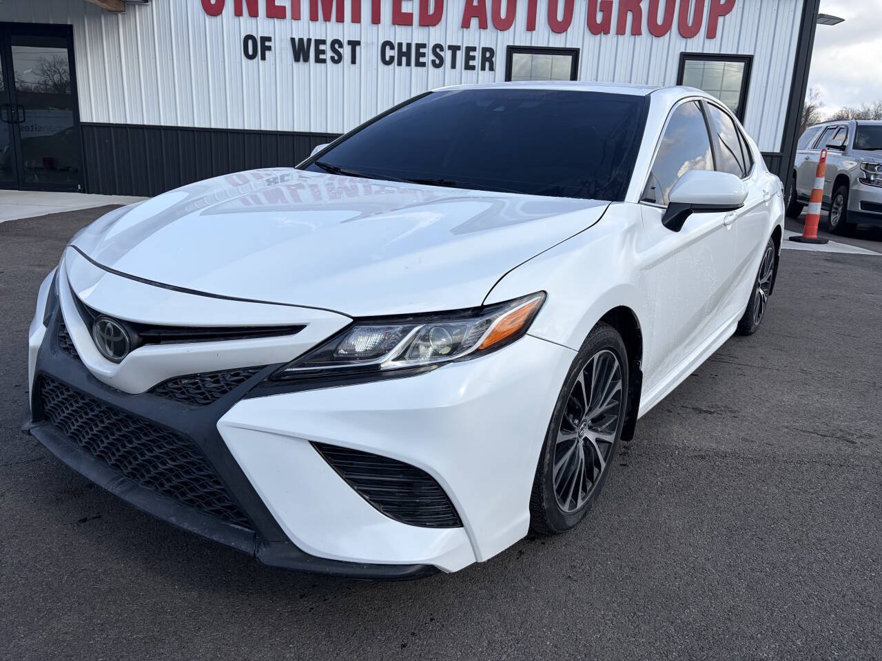 Used 2020 Toyota Camry SE FWD image 2