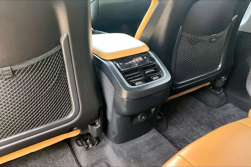 Certified 2023 Volvo XC90 B6 Ultimate w/ Protection Package Premier image 31