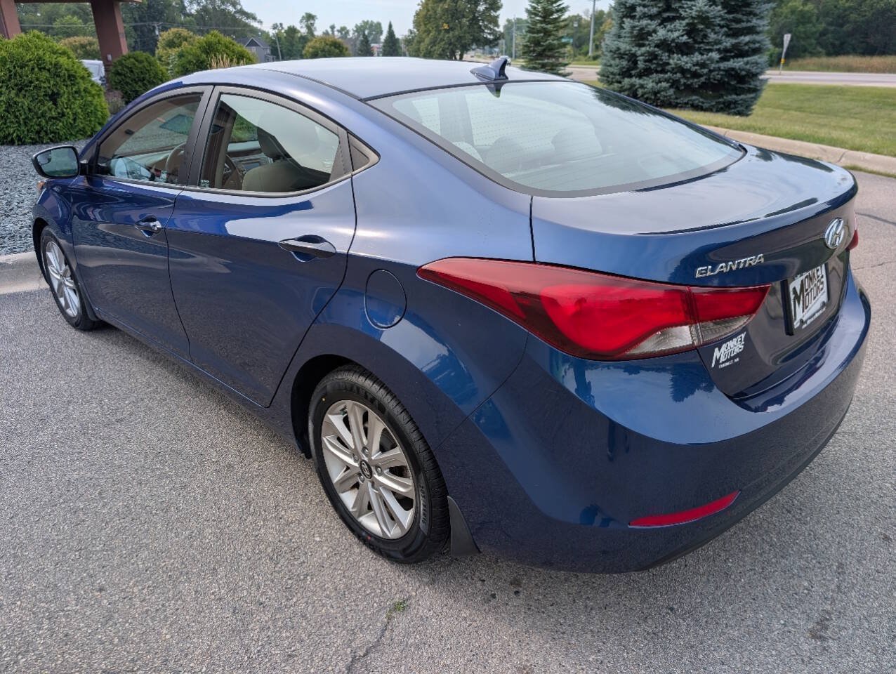 Used 2015 Hyundai Elantra SE w/ Option Group 02 FWD image 7