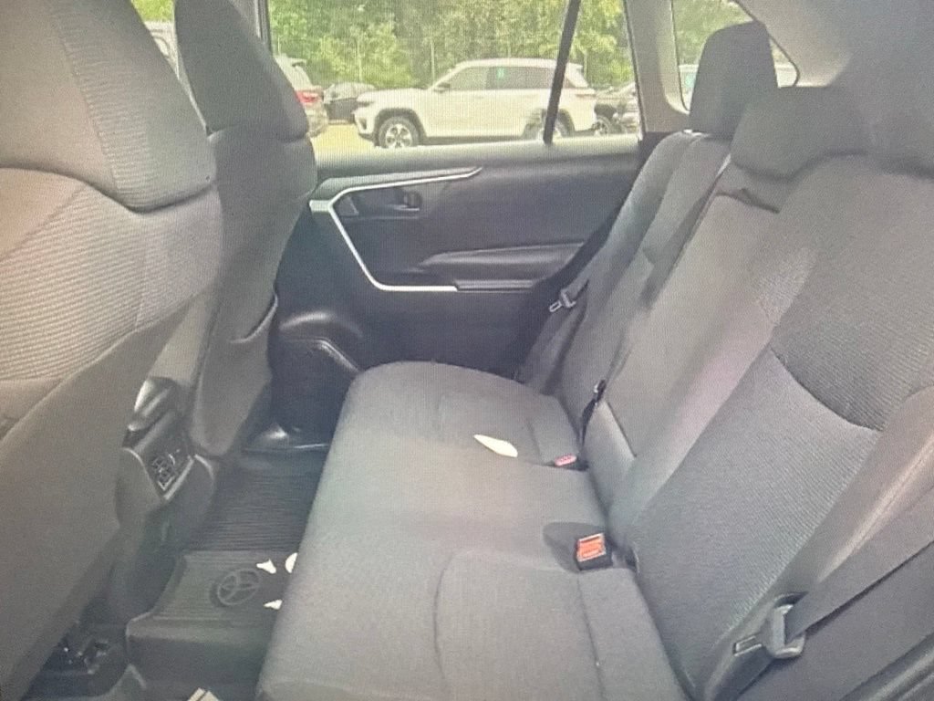 Used 2022 Toyota RAV4 LE AWD/4WD image 8