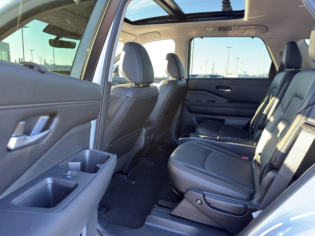 New 2026 Nissan Pathfinder SL image 30