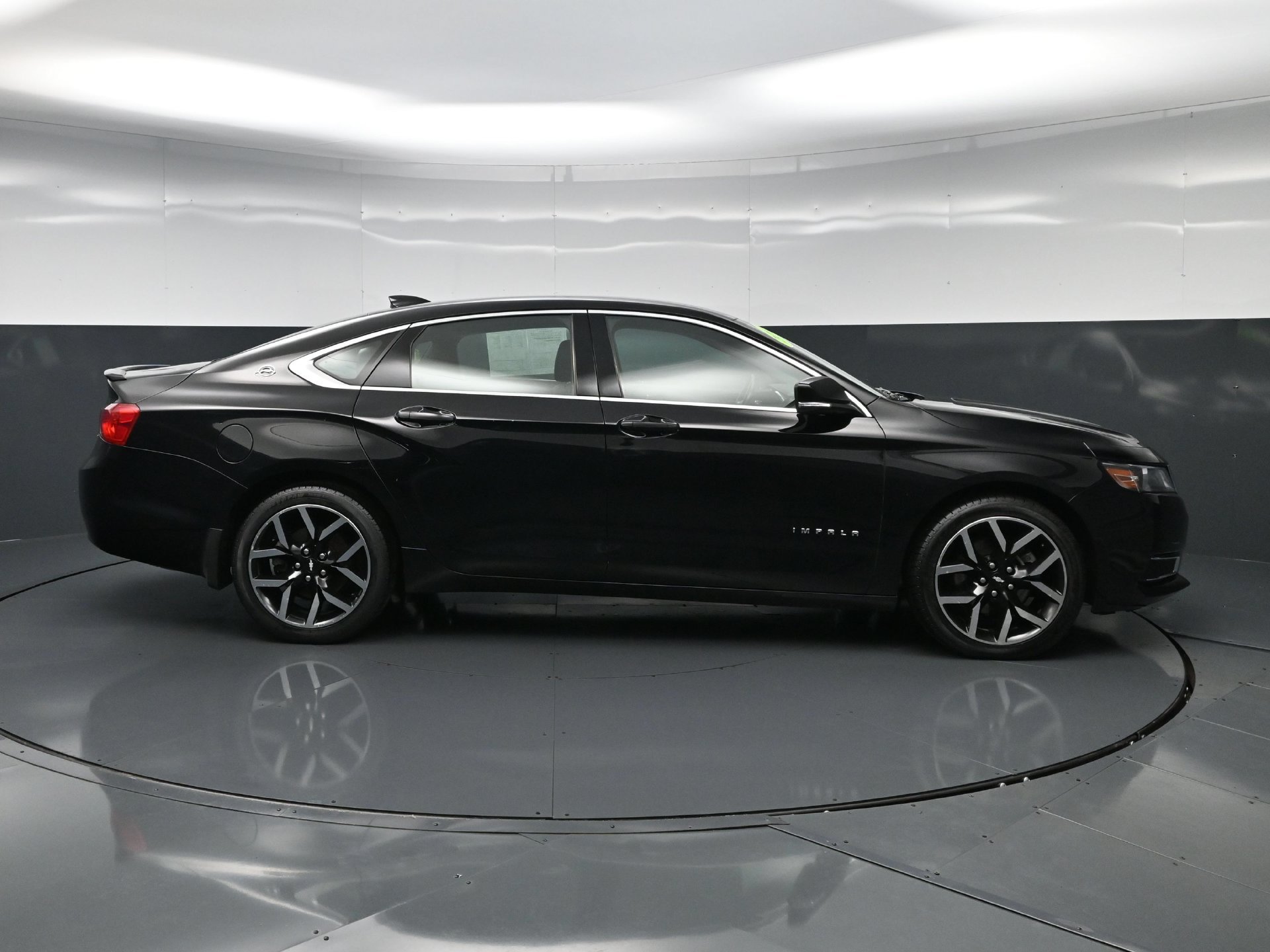 Used 2017 Chevrolet Impala LT FWD image 9