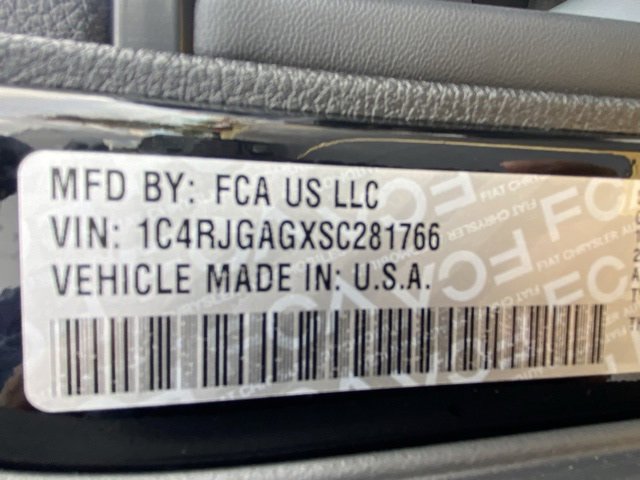 Used 2025 Jeep Grand Cherokee Laredo X w/ Luxury Tech Group I image 23