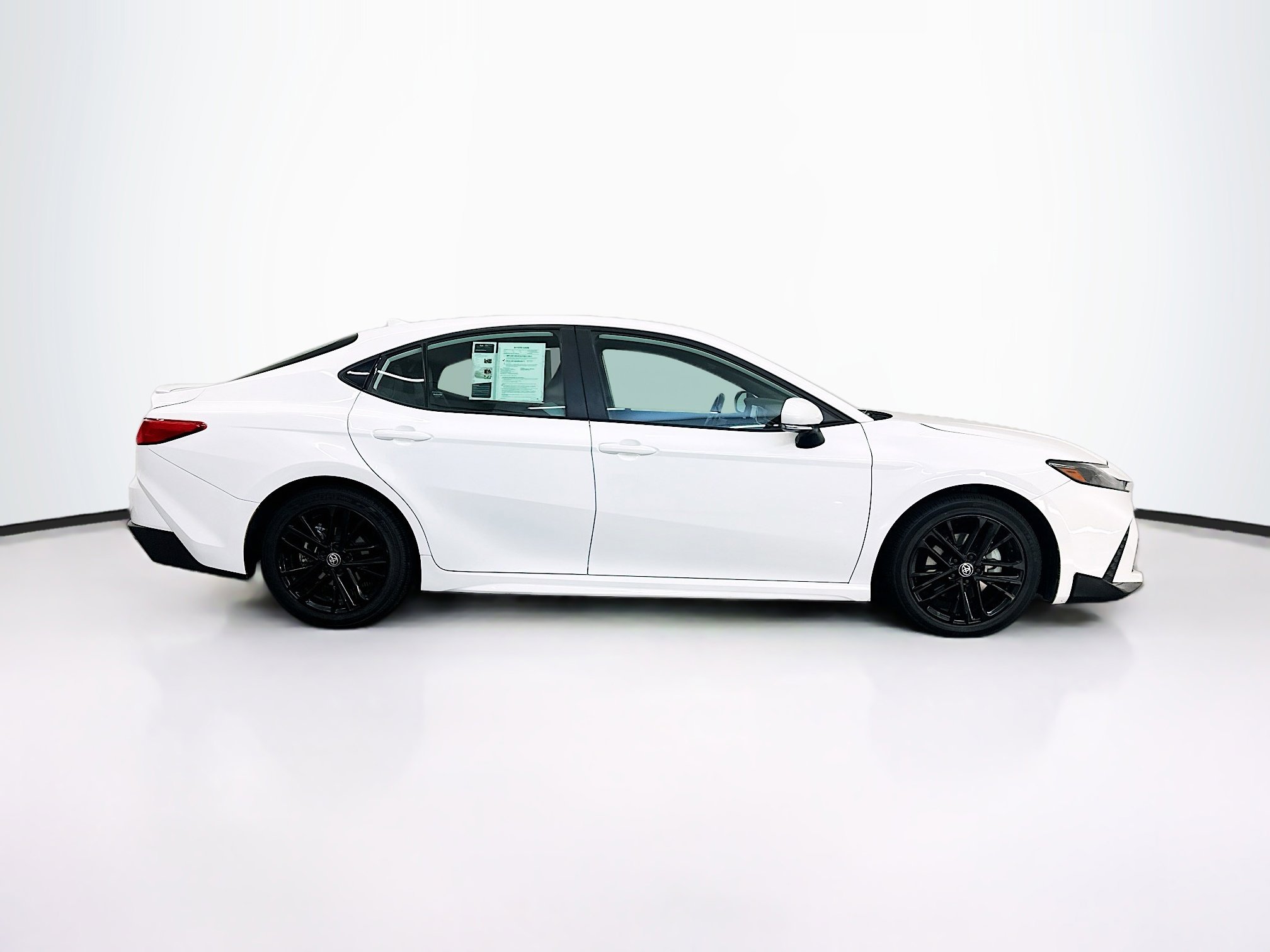 Used 2025 Toyota Camry SE image 10