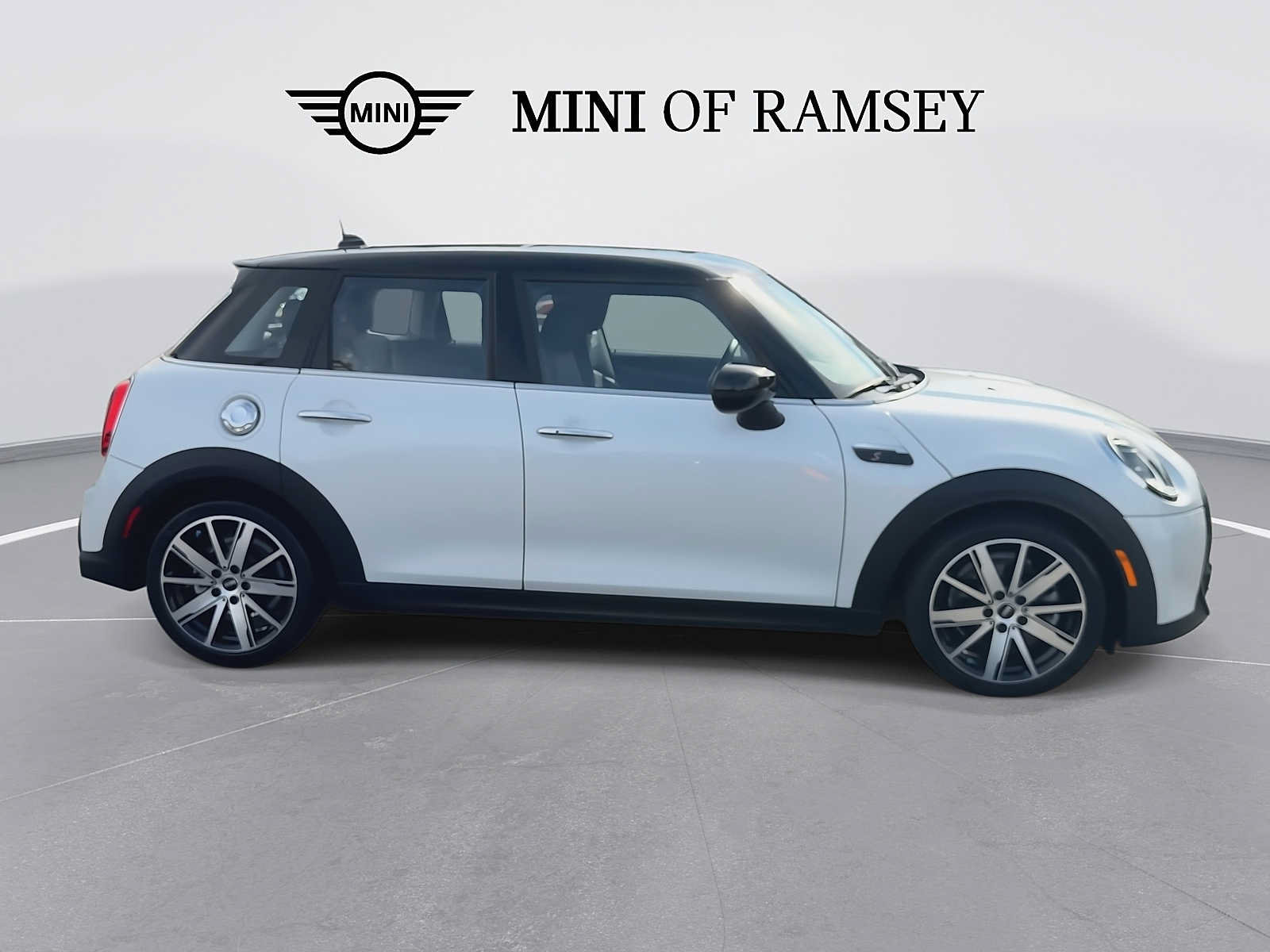 Used 2024 MINI Cooper S FWD image 9