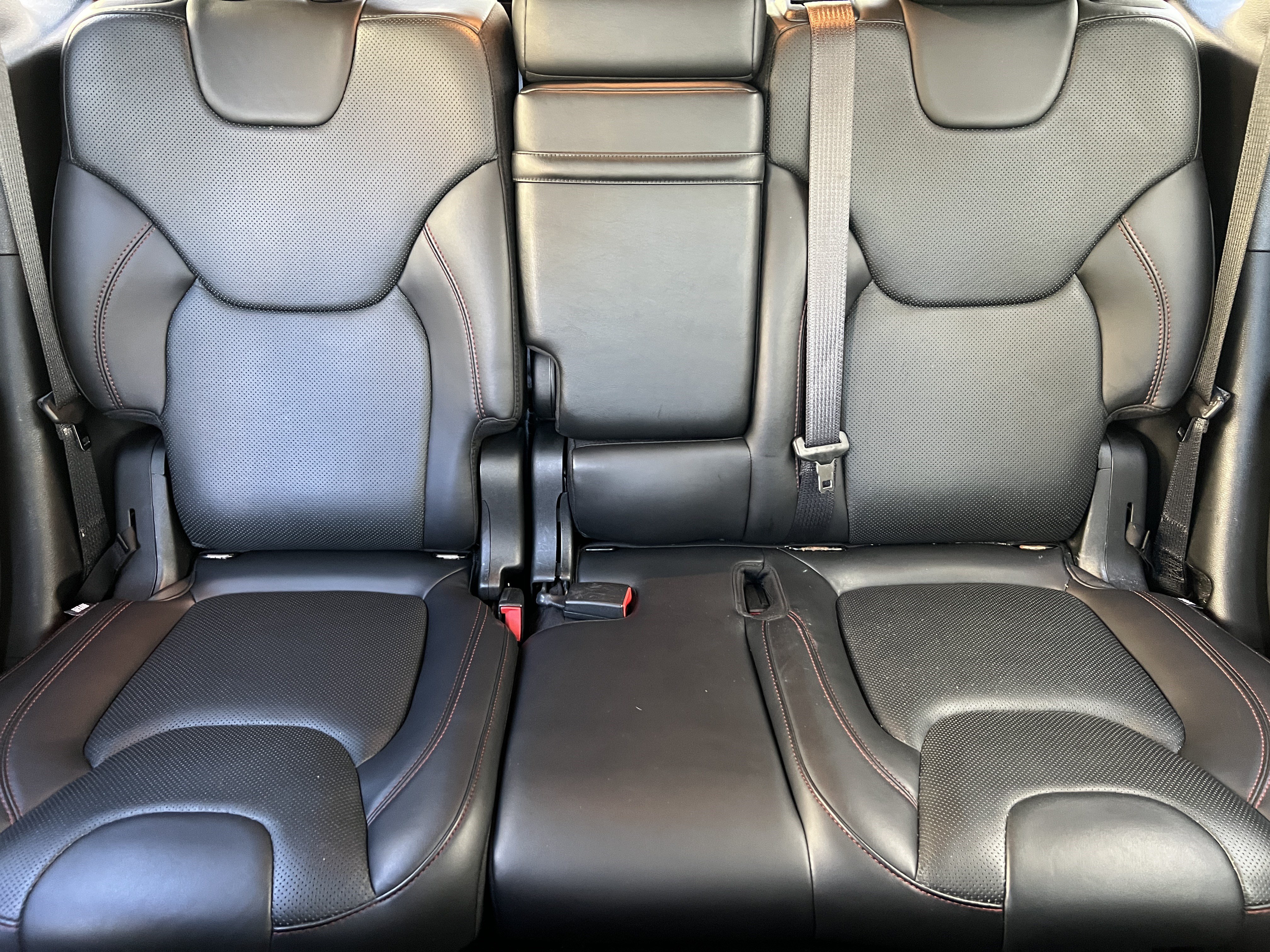 Used 2016 Jeep Cherokee Trailhawk w/ Leather Interior Group AWD/4WD image 16