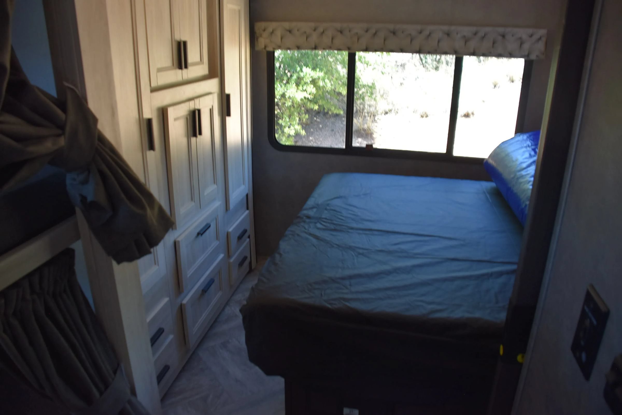 Used 2022 Ford E-450 and Econoline 450 Super Duty w/ Motorhome Prep Package RWD image 23