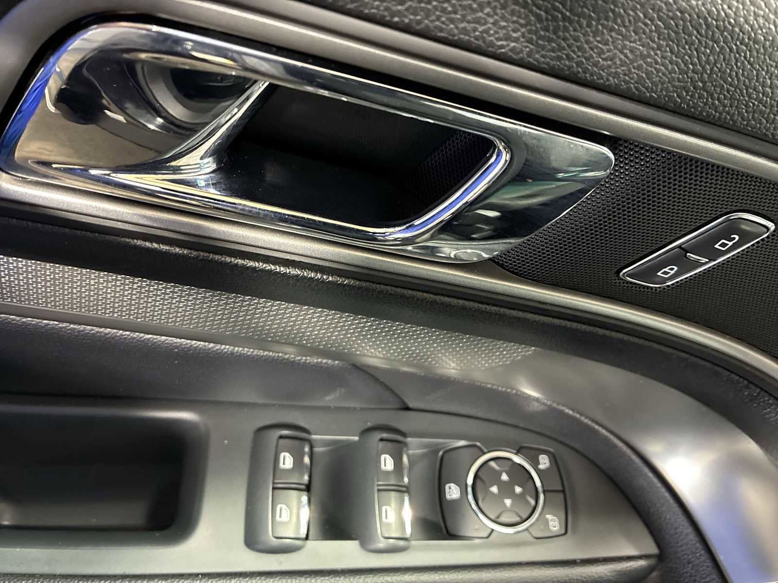 Used 2019 Ford Explorer XLT w/ Equipment Group 201A image 15