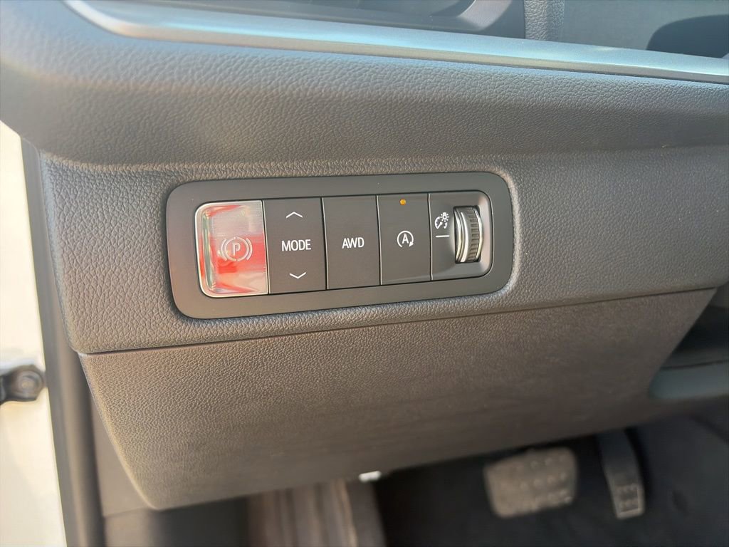 Used 2026 Chevrolet Traverse LT image 23