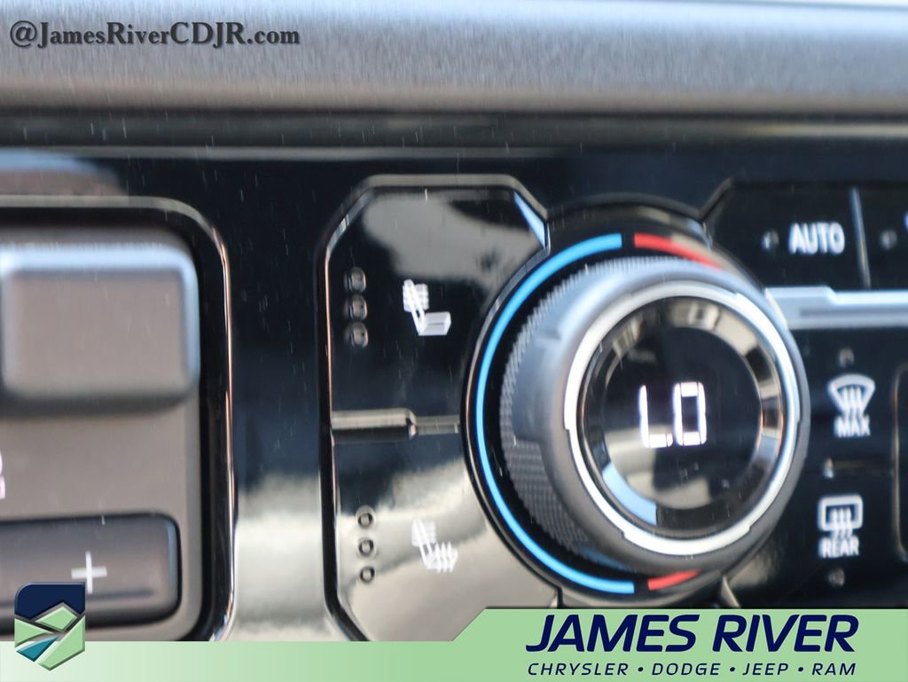 Used 2025 Chevrolet Silverado 1500 LT image 36