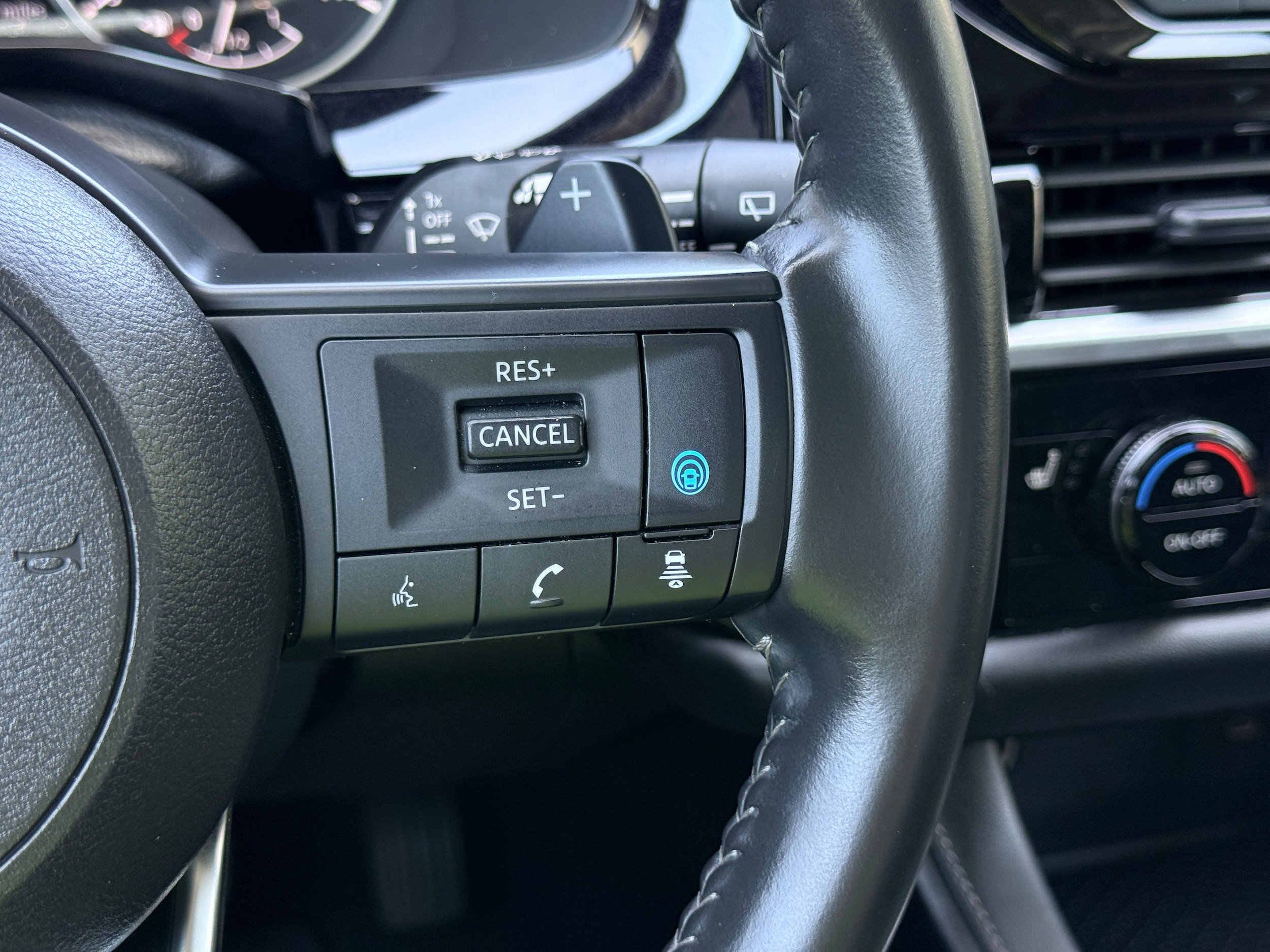 Used 2025 Nissan Pathfinder SV AWD/4WD image 13