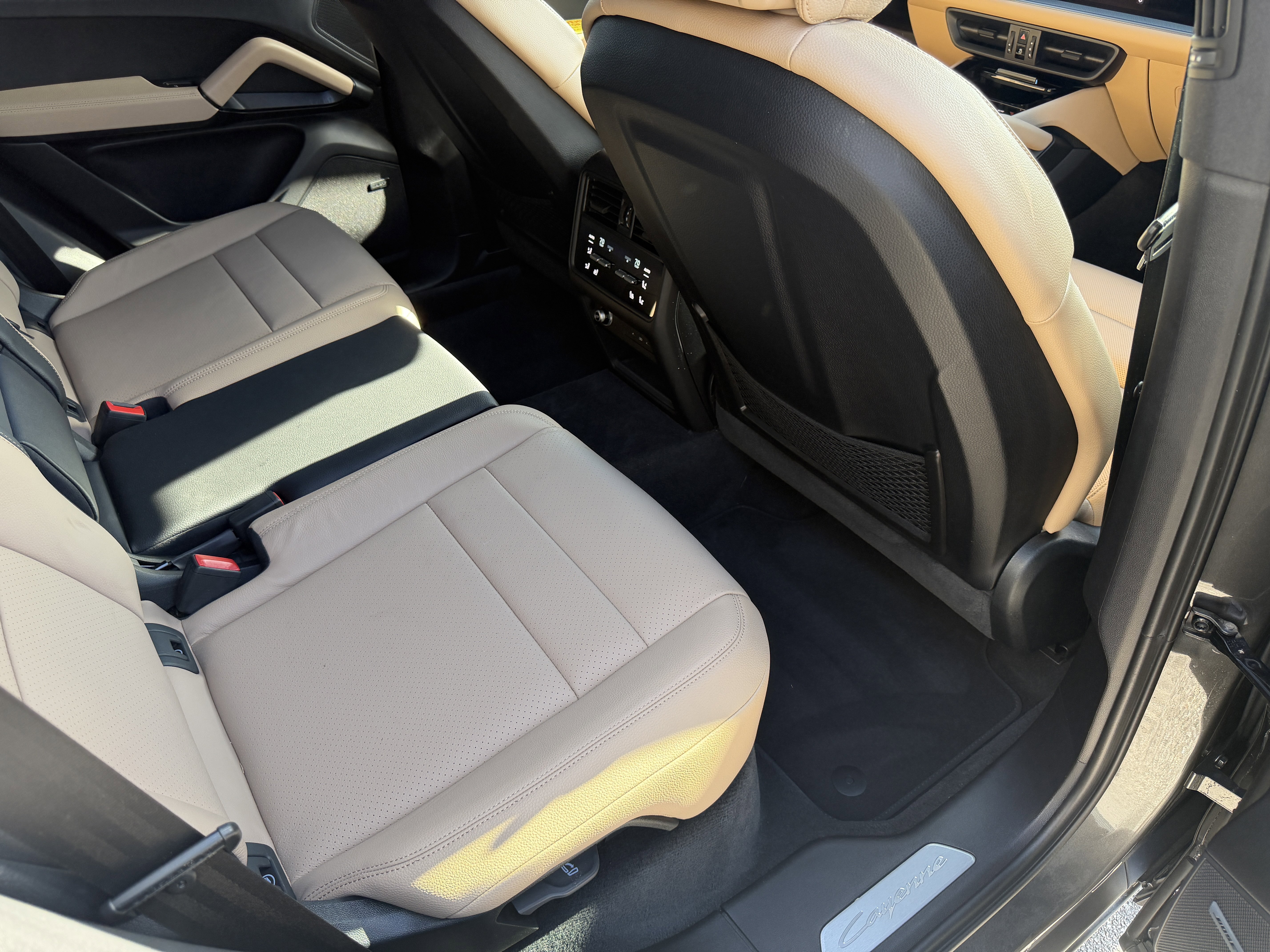 Certified 2025 Porsche Cayenne image 18