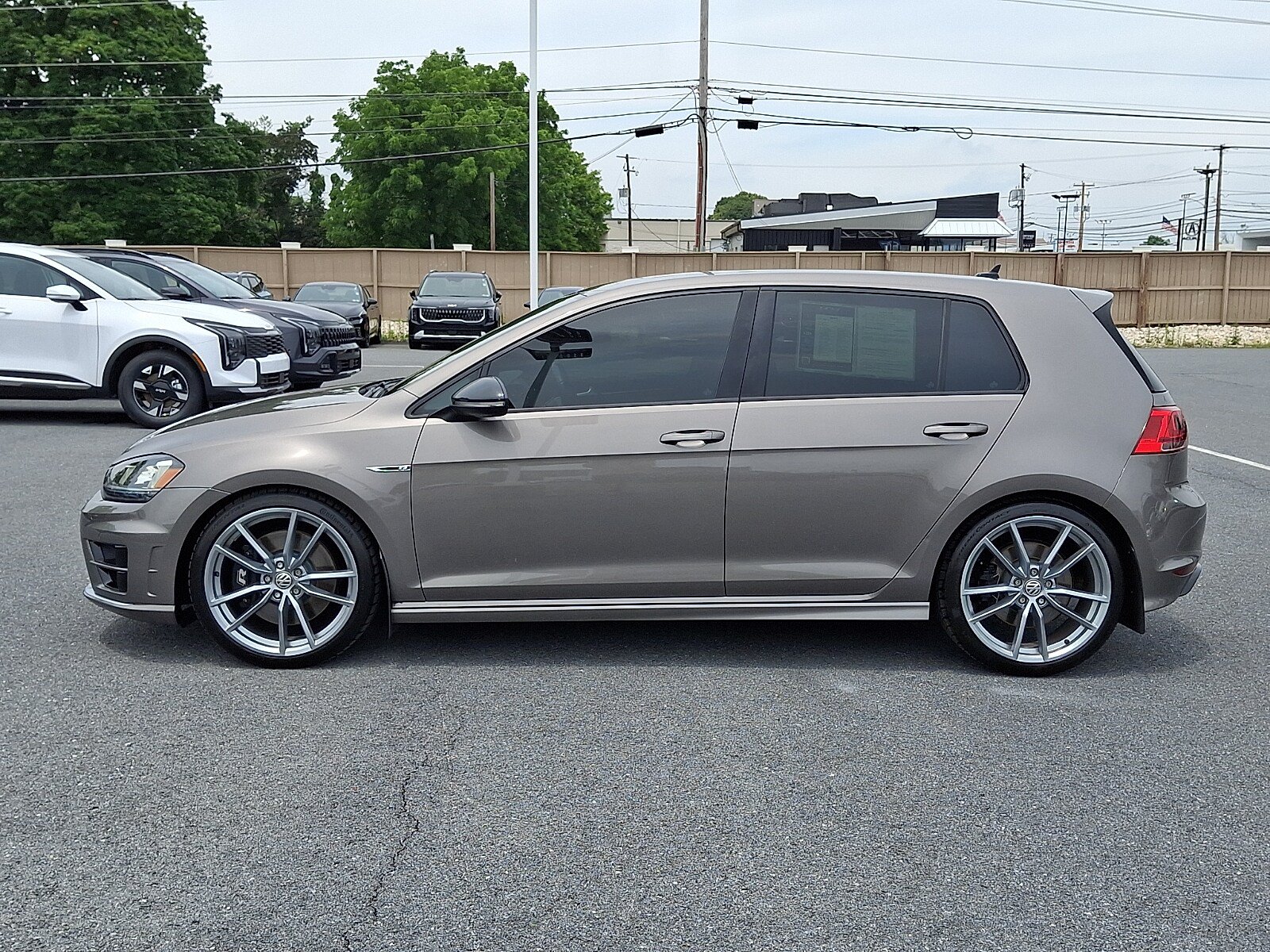 Used 2017 Volkswagen Golf R 4-Door AWD/4WD image 8