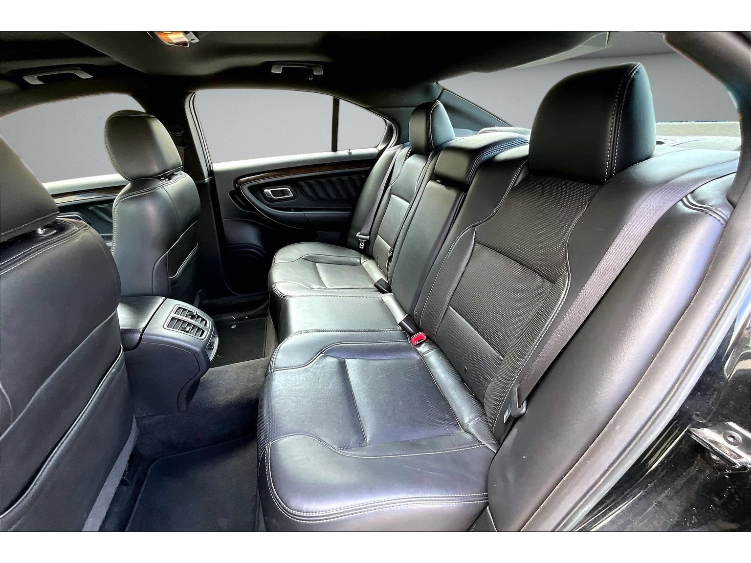Used 2013 Ford Taurus Limited FWD image 35