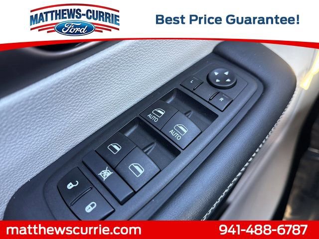 Used 2024 Chrysler Voyager LX image 26