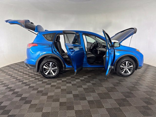 Used 2018 Toyota RAV4 XLE AWD/4WD image 13