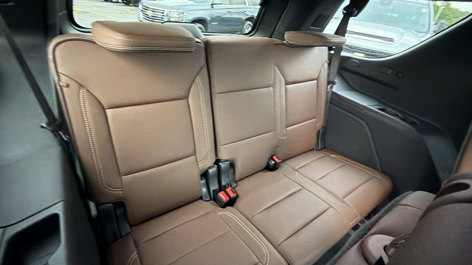 Used 2025 Chevrolet Tahoe High Country AWD/4WD image 22
