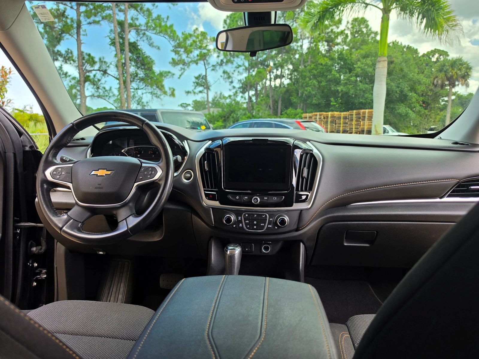 Used 2020 Chevrolet Traverse LT FWD image 14