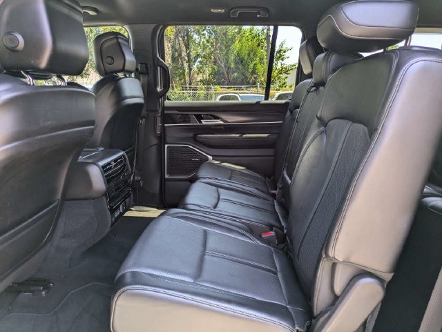 Used 2024 Jeep Wagoneer L Series II w/ Flexible Seating Group AWD/4WD image 19