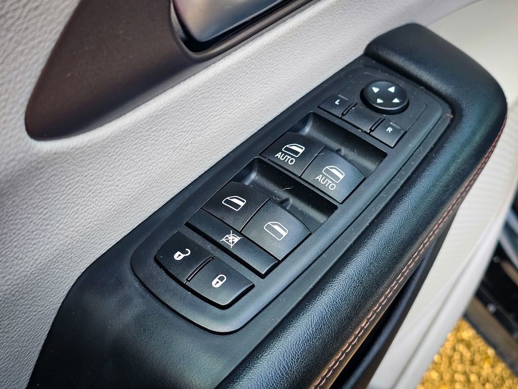 Used 2018 Chrysler Pacifica Touring Plus image 11