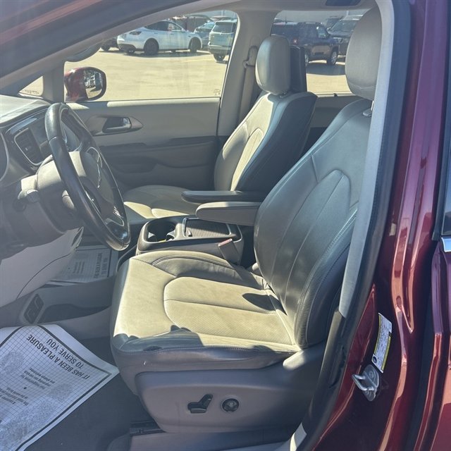 Used 2018 Chrysler Pacifica Touring-L Plus image 4