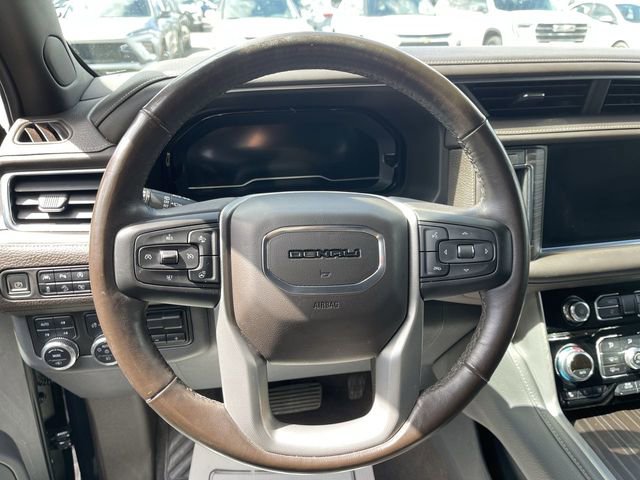 Used 2022 GMC Yukon XL Denali w/ Advanced Technology Package AWD/4WD image 5