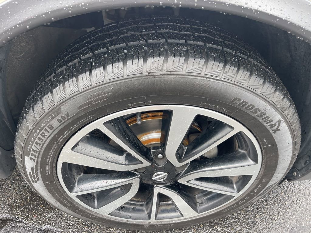 Used 2018 Nissan Rogue SL w/ Premium Package image 9