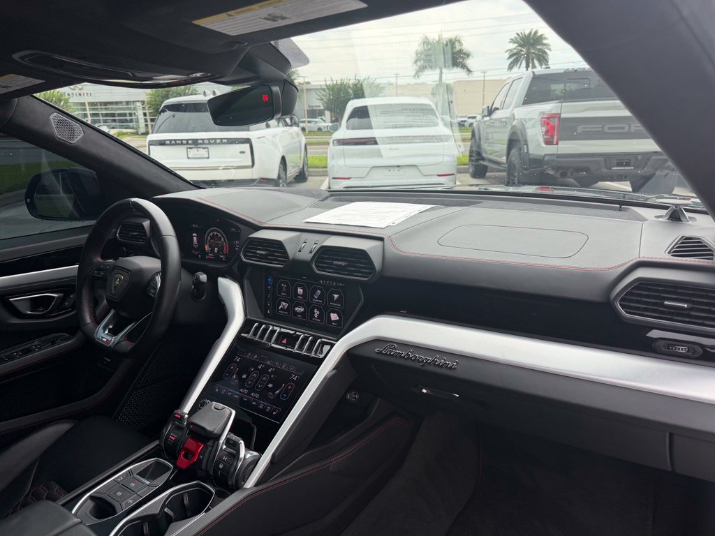 Used 2019 Lamborghini Urus AWD/4WD image 11