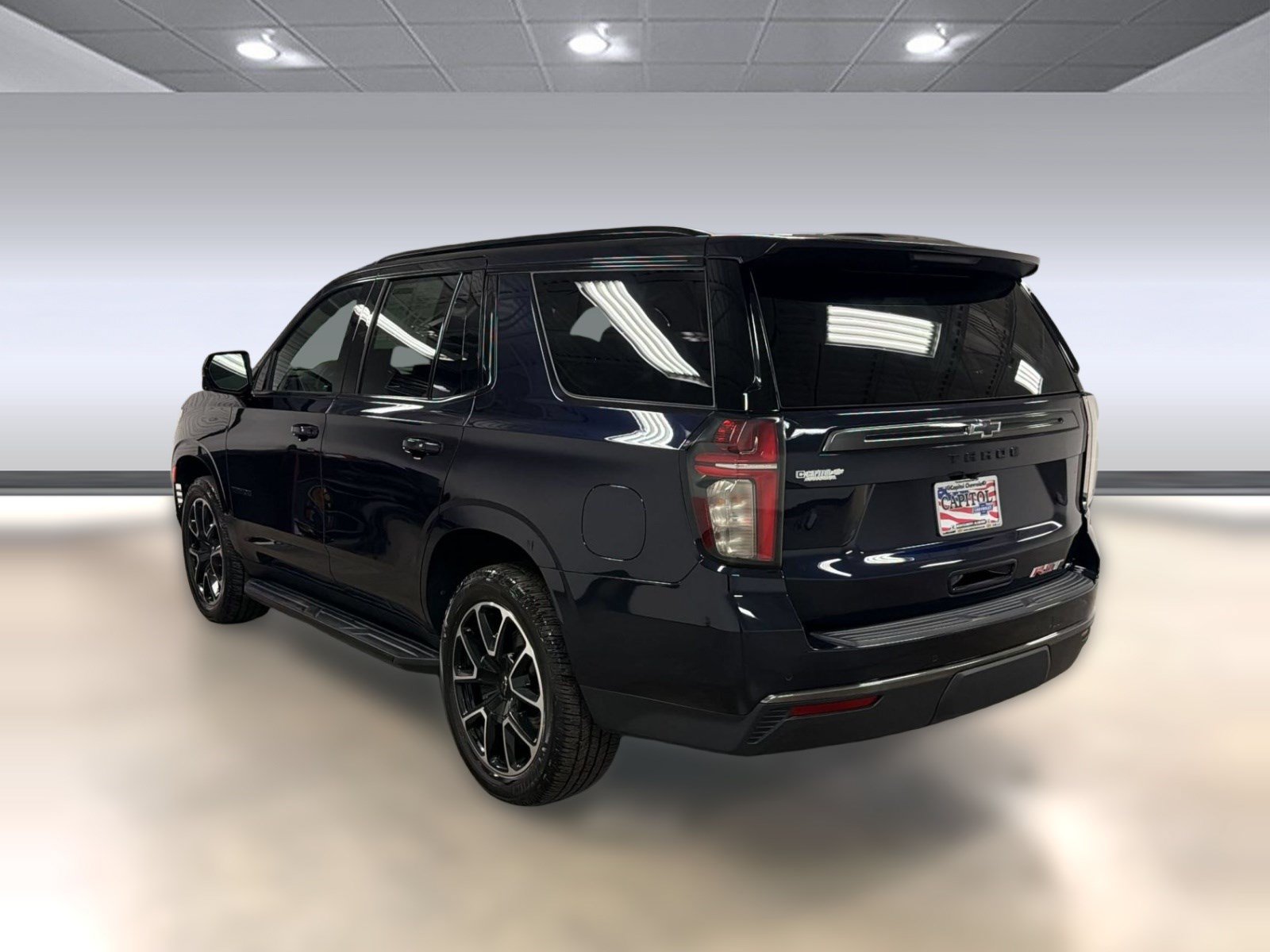 Used 2022 Chevrolet Tahoe RST w/ Luxury Package AWD/4WD image 2