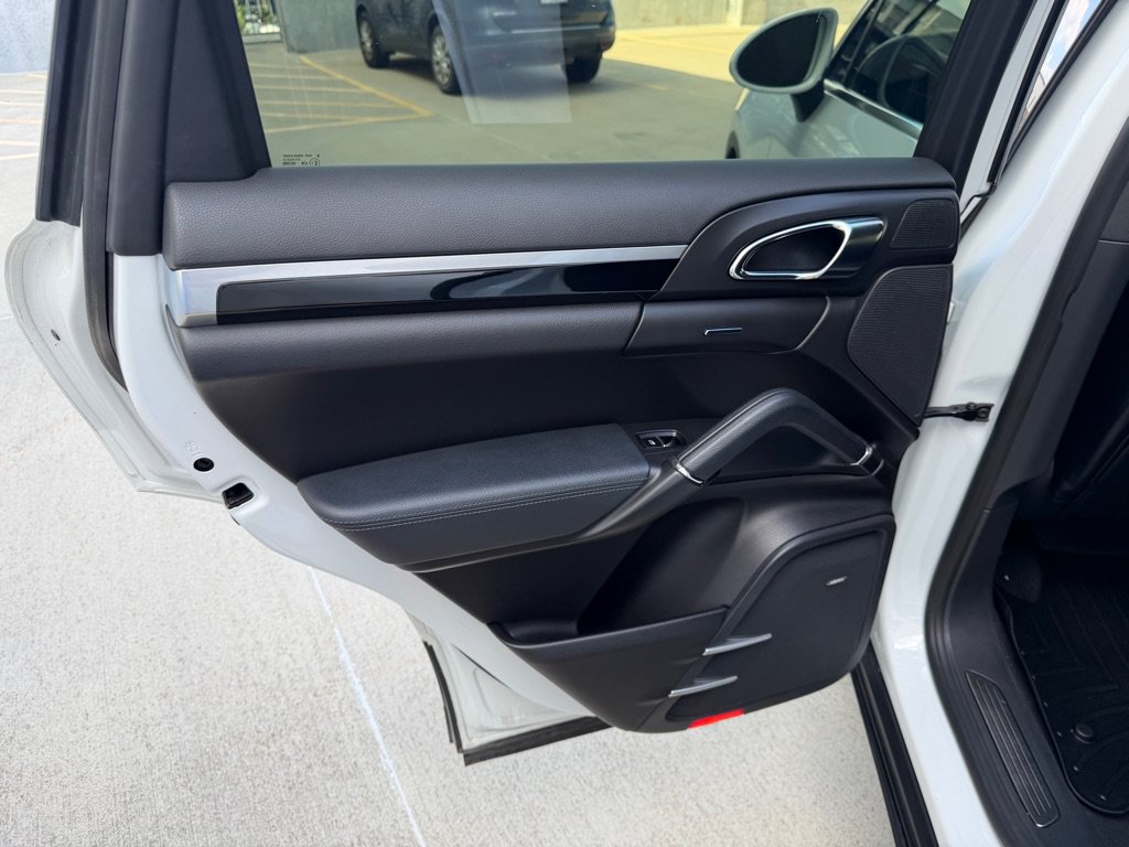 Used 2015 Porsche Cayenne S AWD/4WD image 21