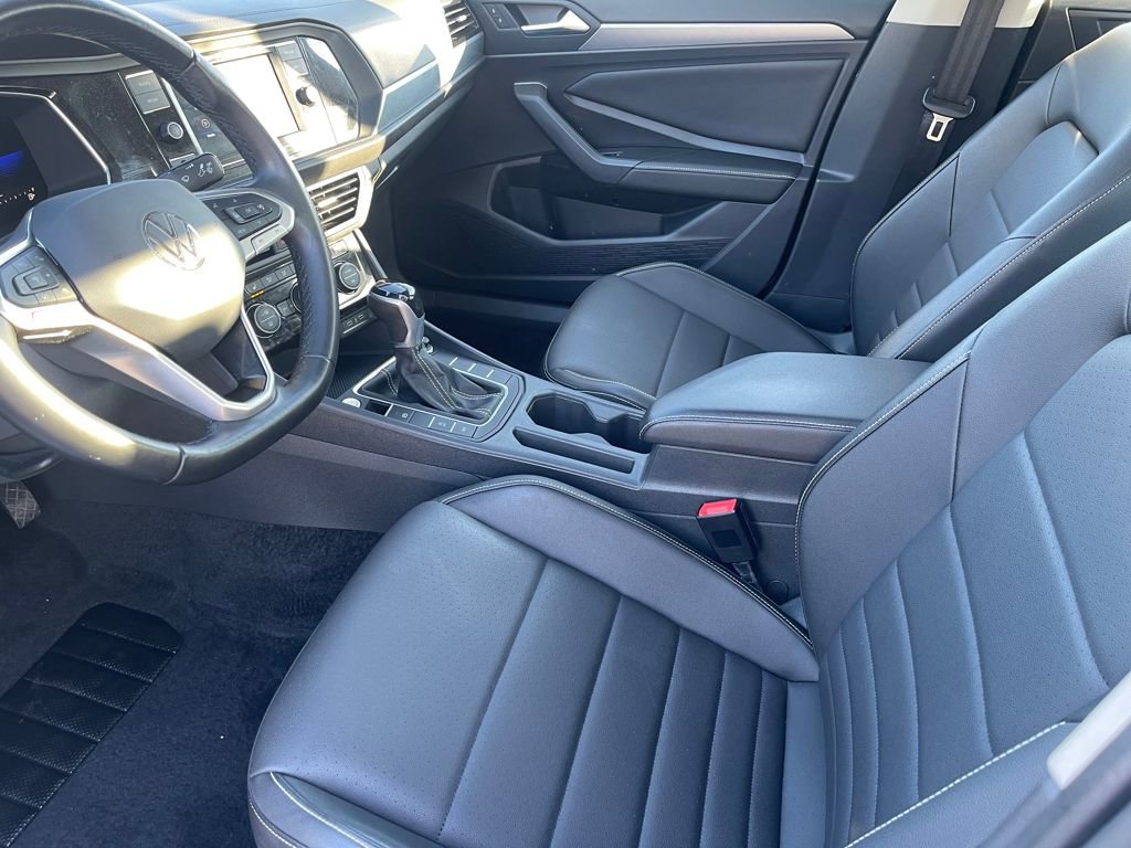 Used 2022 Volkswagen Jetta SE image 9