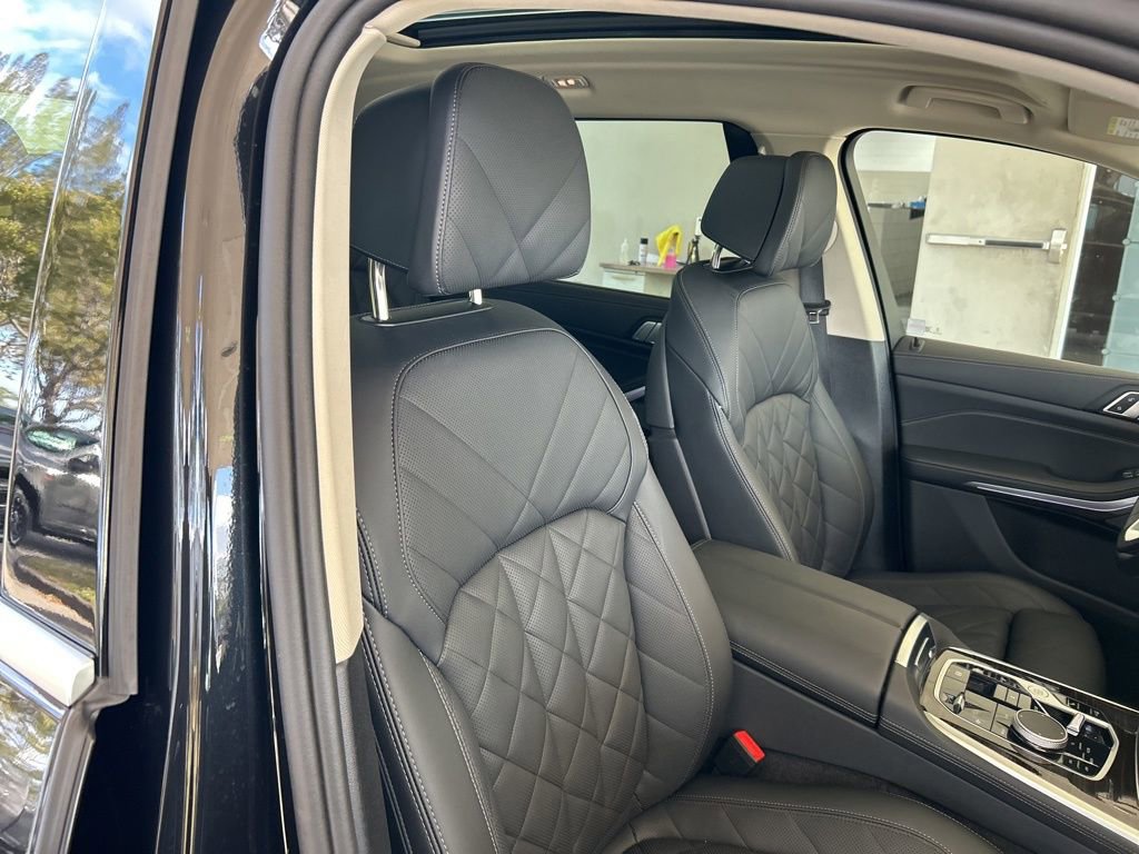 Used 2025 BMW X7 xDrive40i image 21