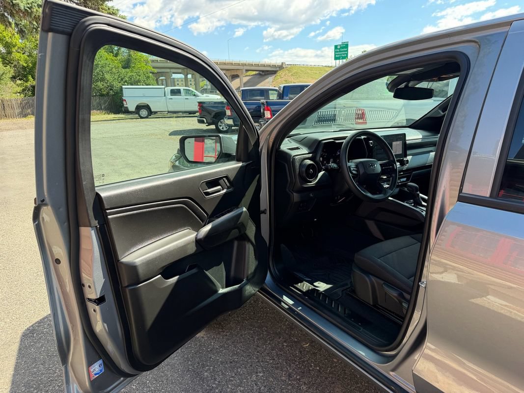 Used 2025 Chevrolet Colorado Trail Boss AWD/4WD image 10