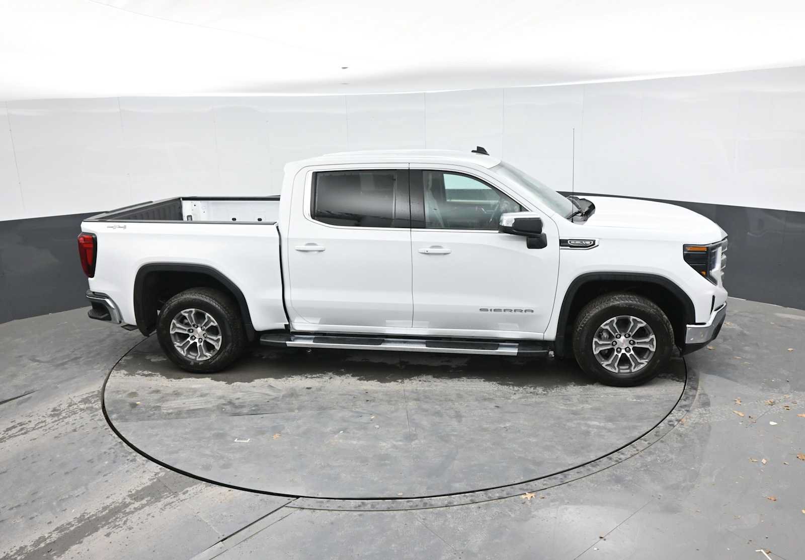 New 2026 GMC Sierra 1500 SLE w/ Preferred Package AWD/4WD image 35