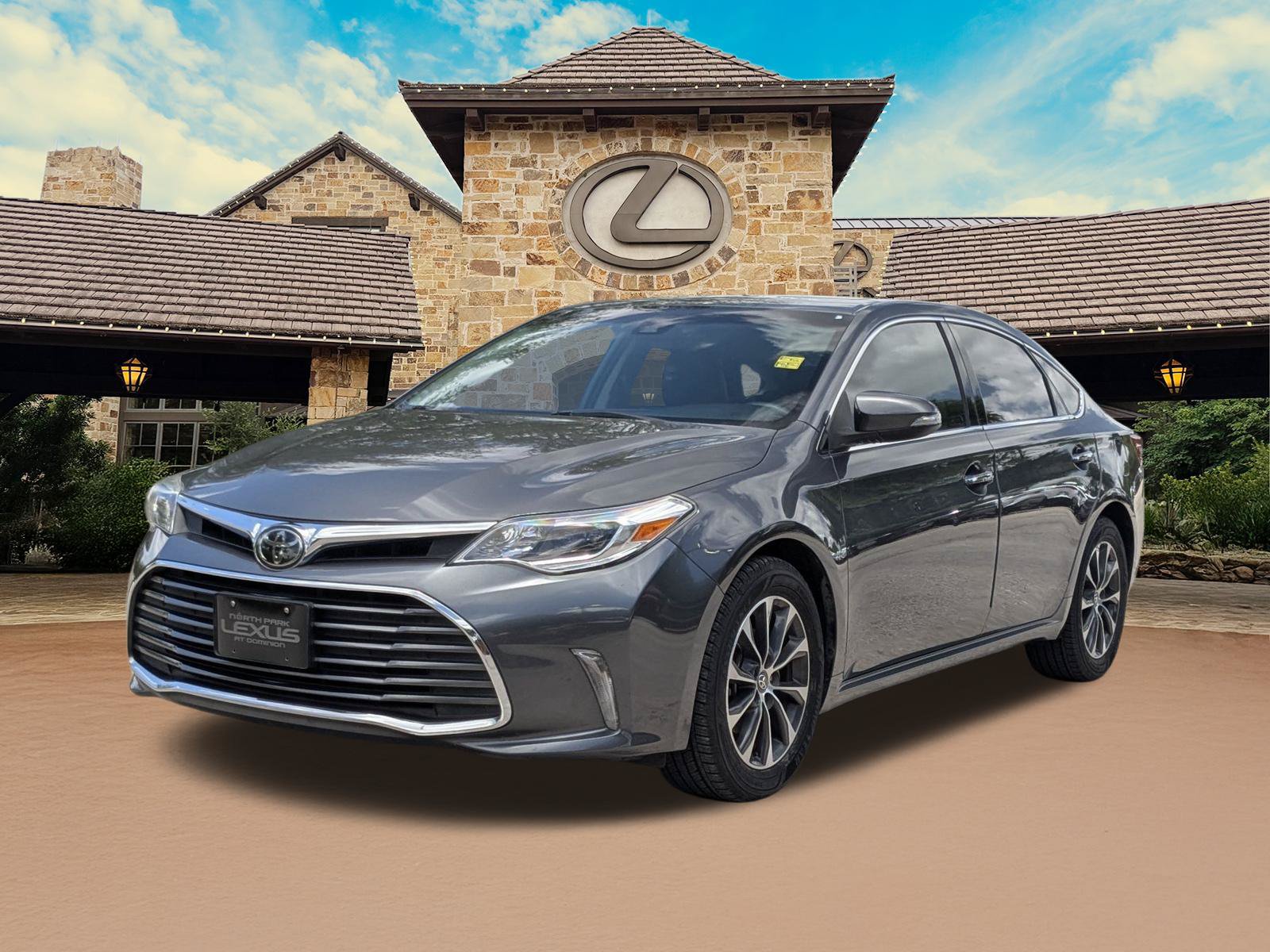 Used 2017 Toyota Avalon XLE Premium FWD image 4