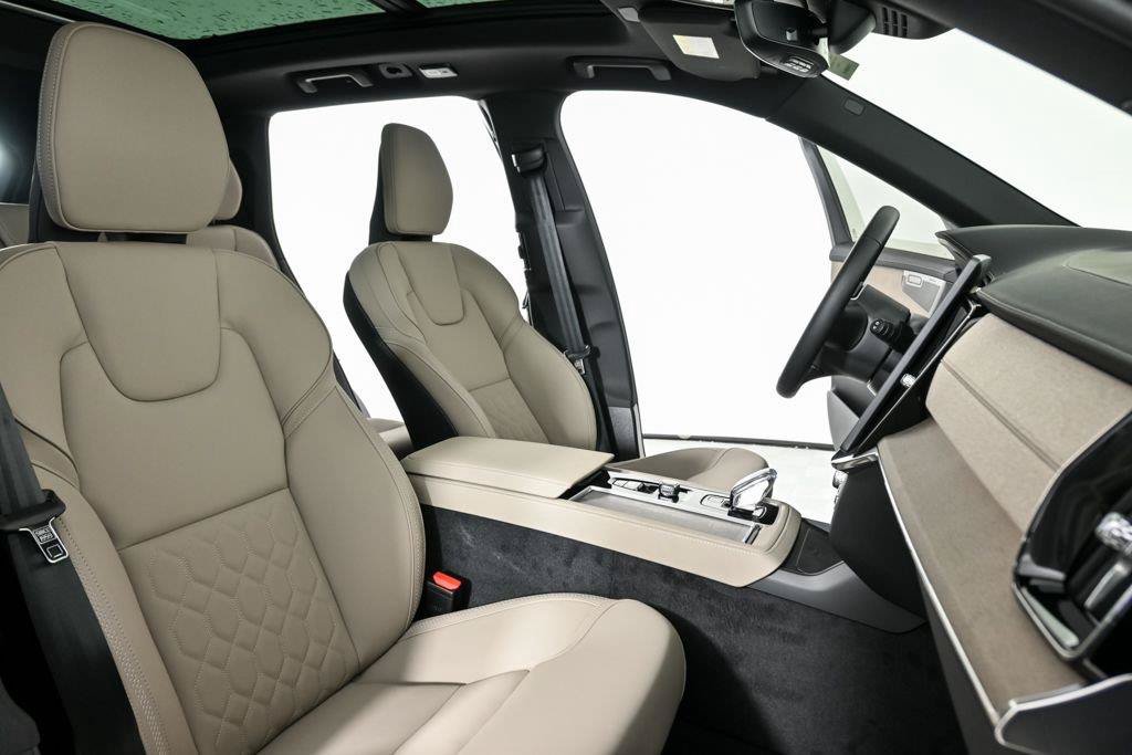 Used 2026 Volvo XC90 B6 Plus w/ Protection Package Premier AWD/4WD image 25