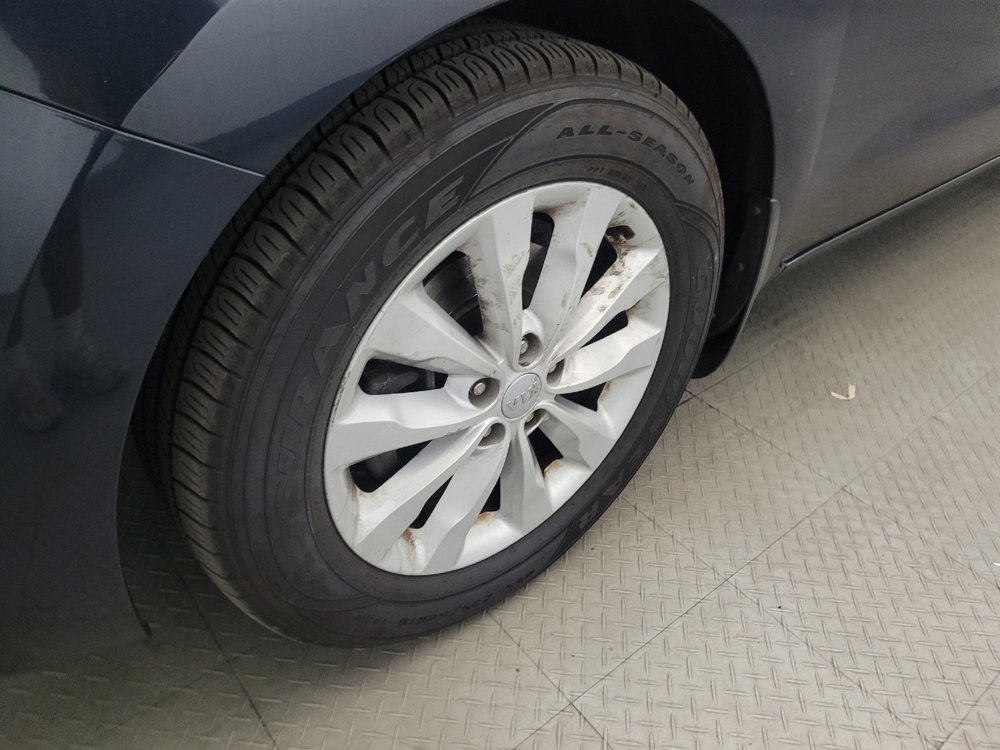 Used 2015 Kia Sedona EX FWD image 31