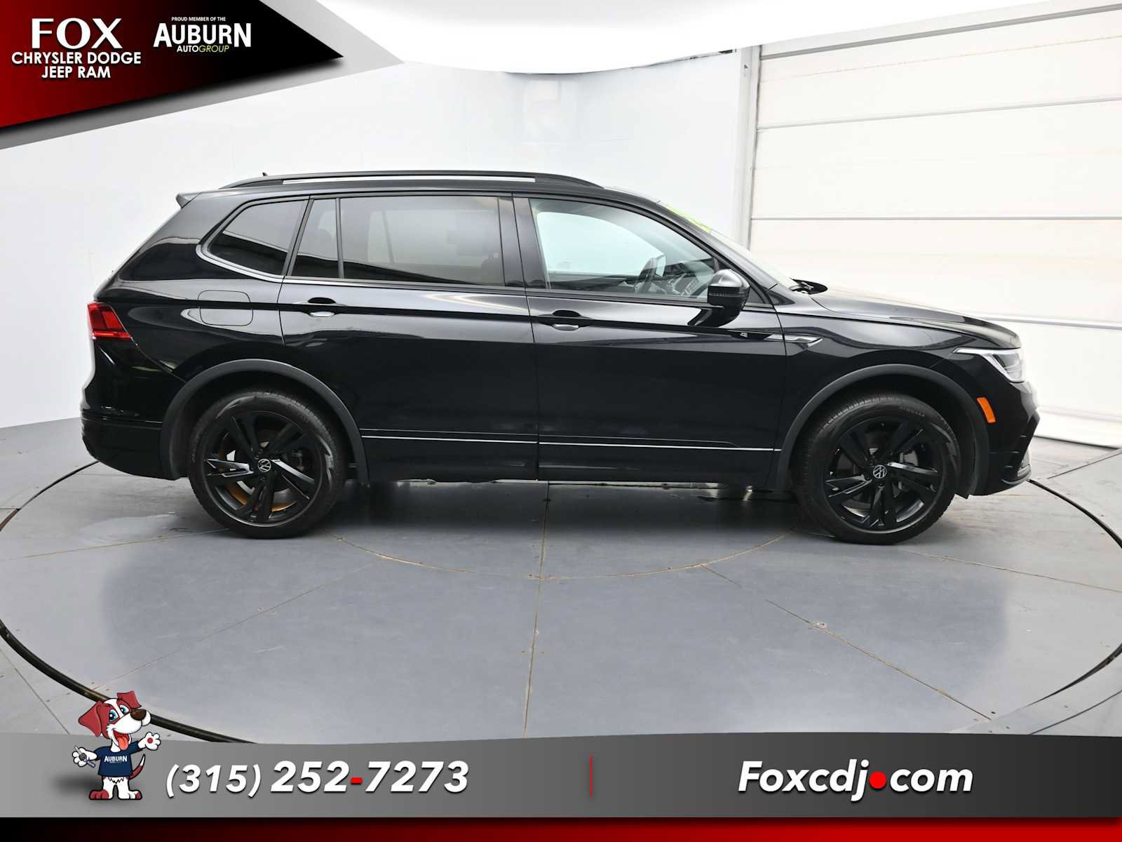 Used 2024 Volkswagen Tiguan SE R-Line AWD/4WD image 17